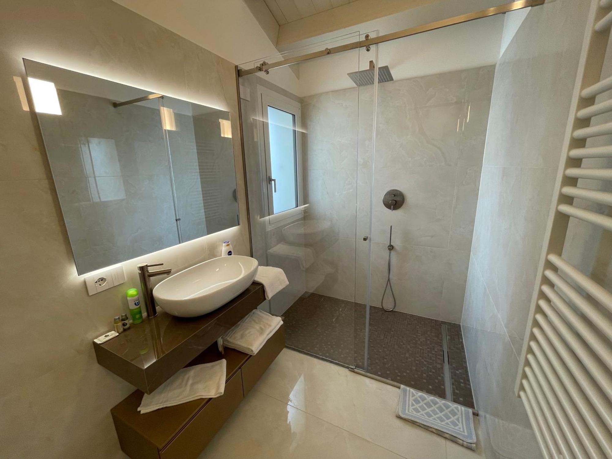 Haus Margarete - Attico Infinity Vista Mare Con Jacuzzi - Agenzia Cocal *