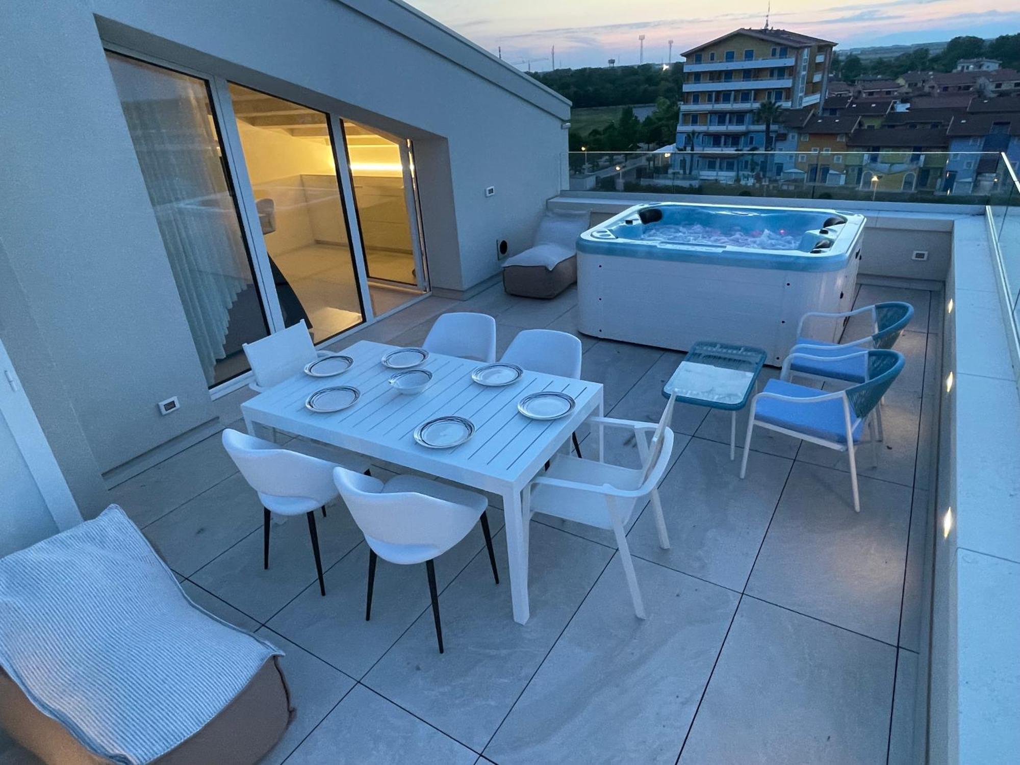 Haus Margarete - Attico Infinity Vista Mare Con Jacuzzi - Agenzia Cocal Caorle