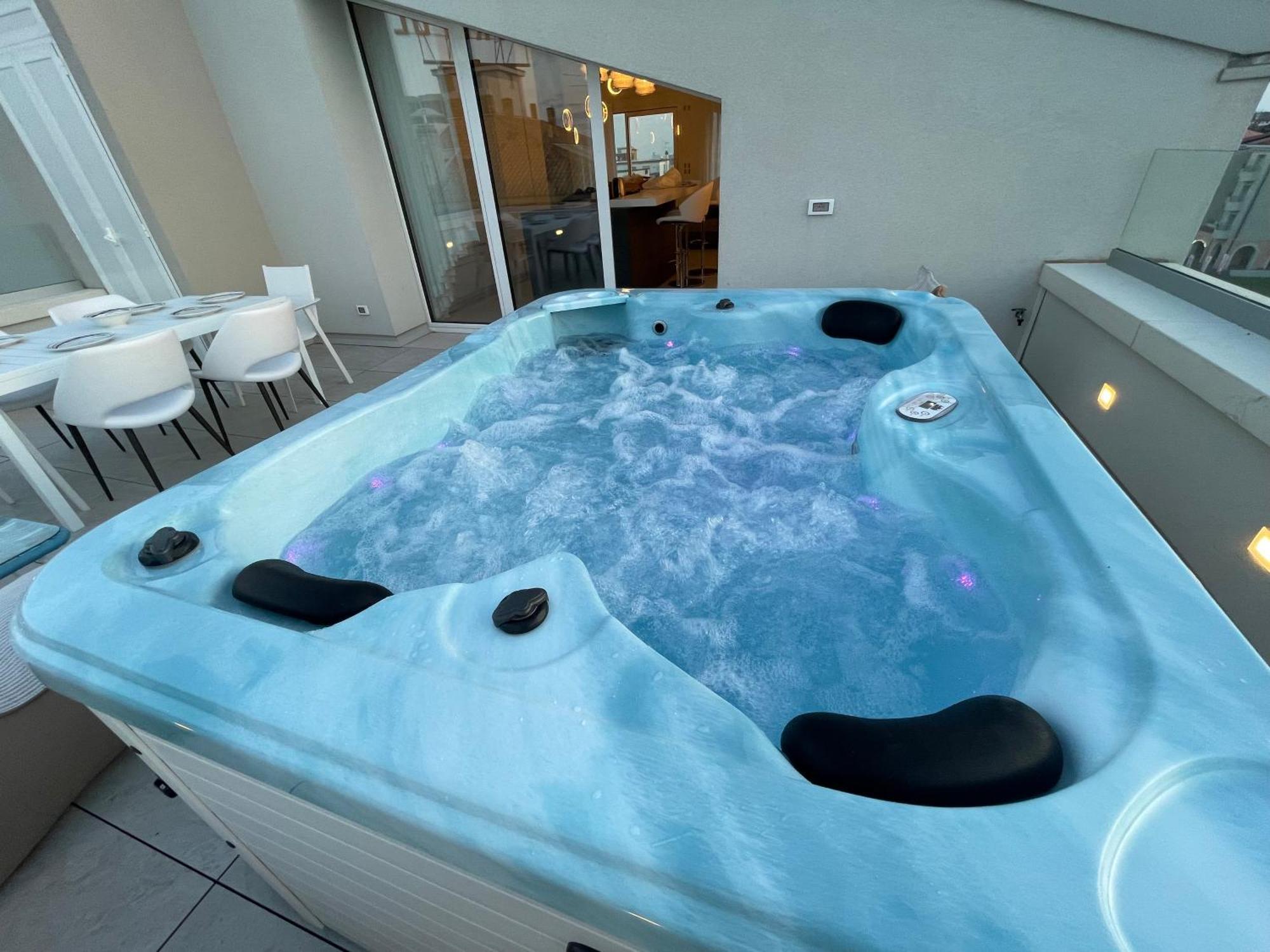 Apartment Haus Margarete - Attico Infinity Vista Mare Con Jacuzzi - Agenzia Cocal *