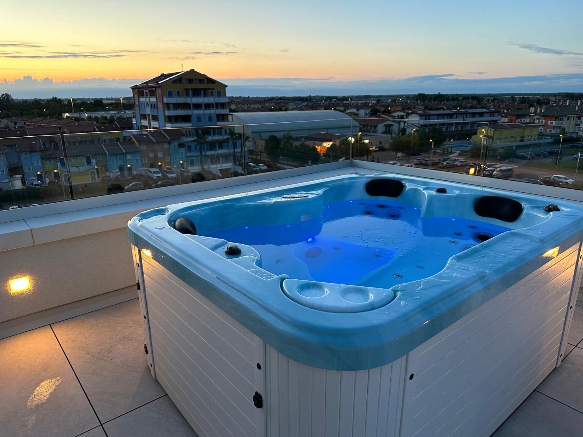 Haus Margarete - Attico Infinity Vista Mare Con Jacuzzi - Agenzia Cocal